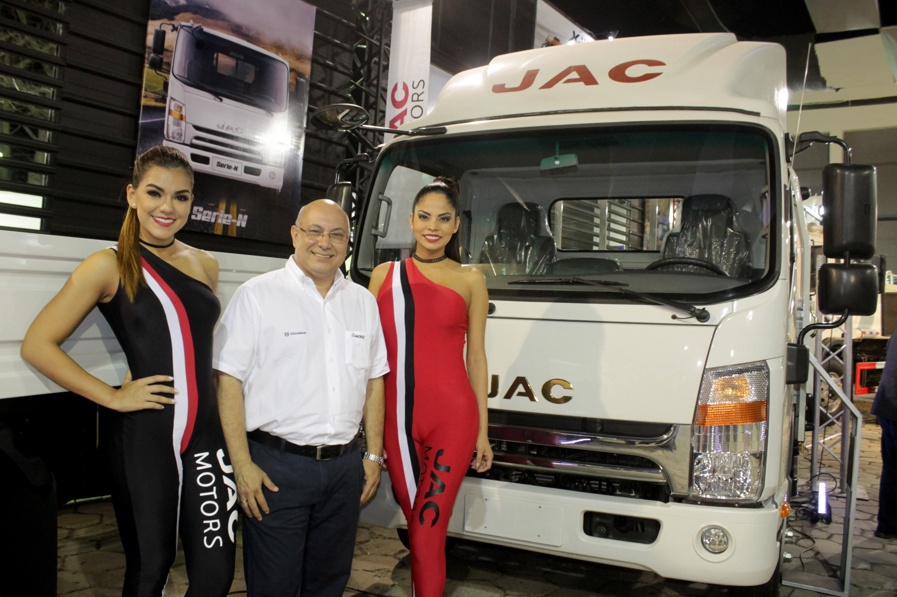 JAC Motors presentó en la EXPOCRUZ a los mejores aliados para los caminos de Bolivia