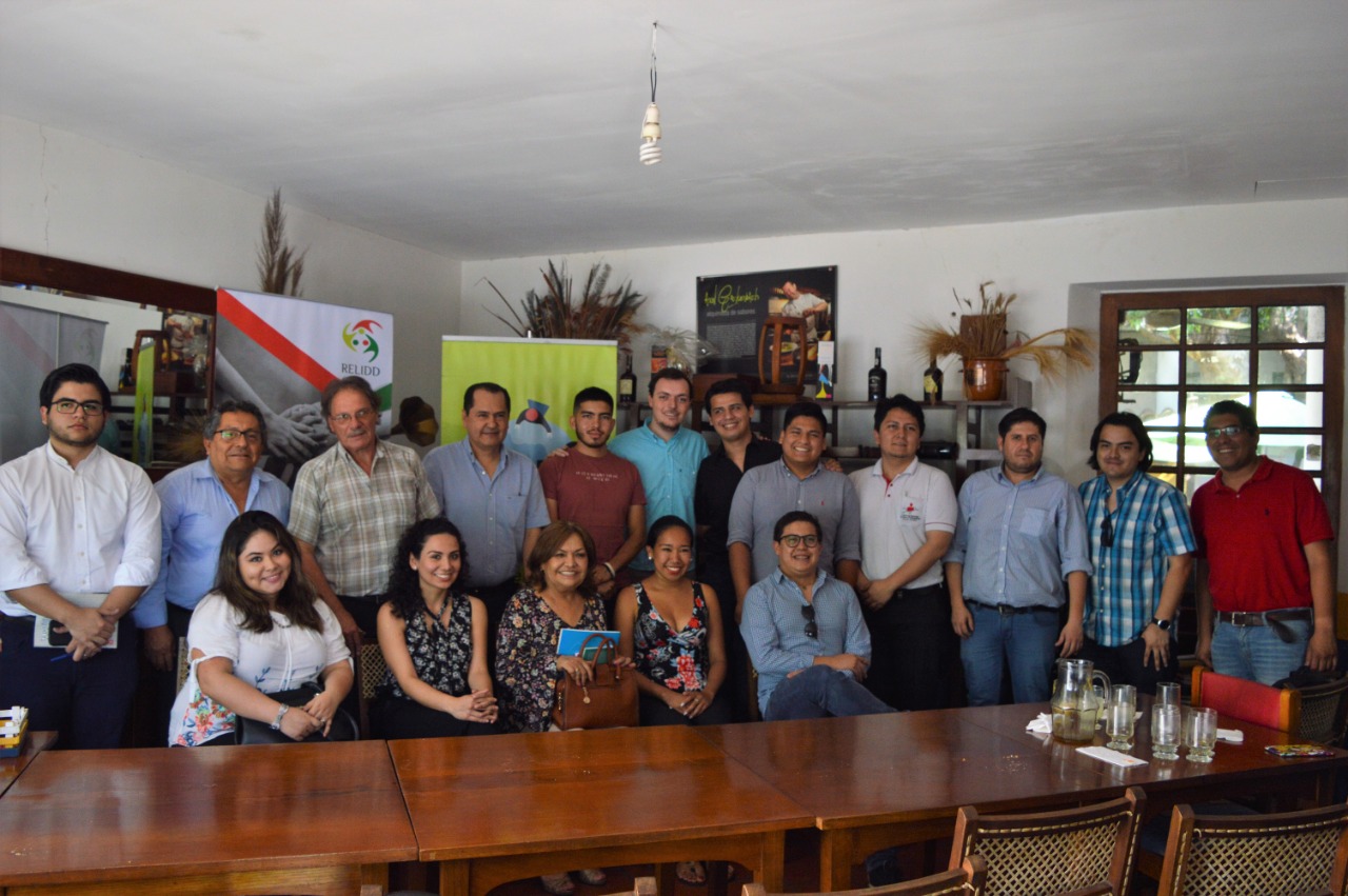 Jóvenes Lideres reflexionan la democracia en Bolivia
