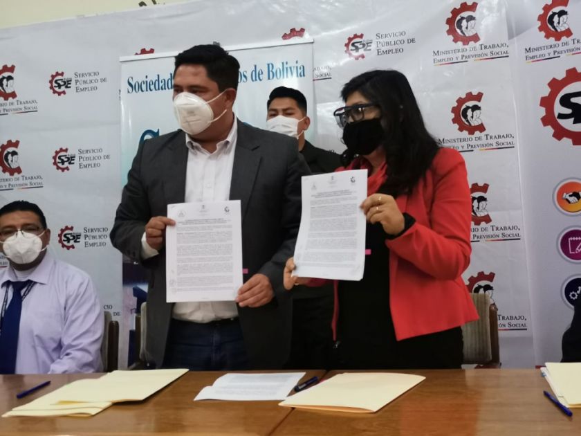 El Gobierno y privados firman convenio para la creación de empleos en Chuquisaca