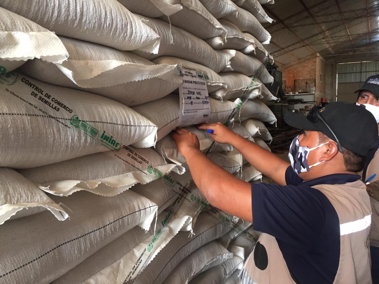 El INIAF decomisa 75 toneladas de semilla de soya ilegal en una comunidad menonita