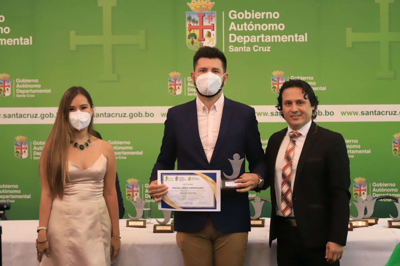 Ariel Valverde CEO & Co-fundador de YAIGO es galardonado con el “Premio Joven Empresario”