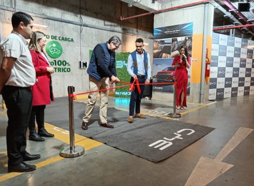 BYD inaugura estación de carga para vehículos eléctricos en el Edificio Manzana 40