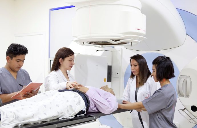 Inauguran en Bolivia el 1er centro oncológico para tratamiento del cáncer al más alto nivel