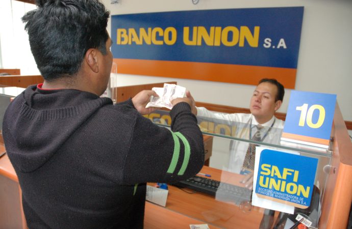 Créditos de la banca aumentan 607% y depósitos del público suben 557%