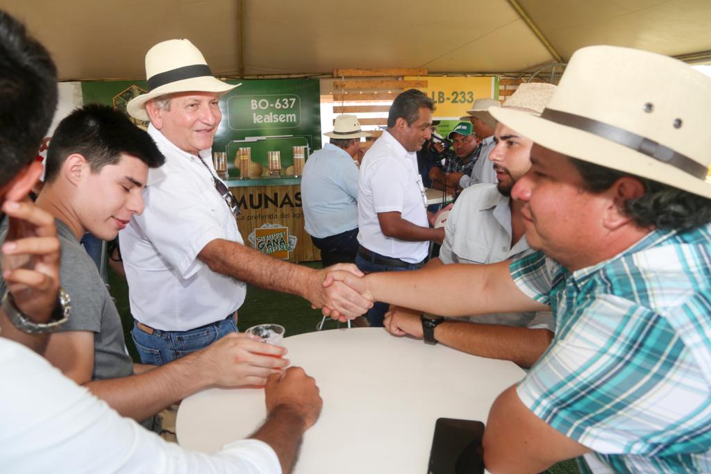 Gobernador participa del festejo de 25 años de Exposoya