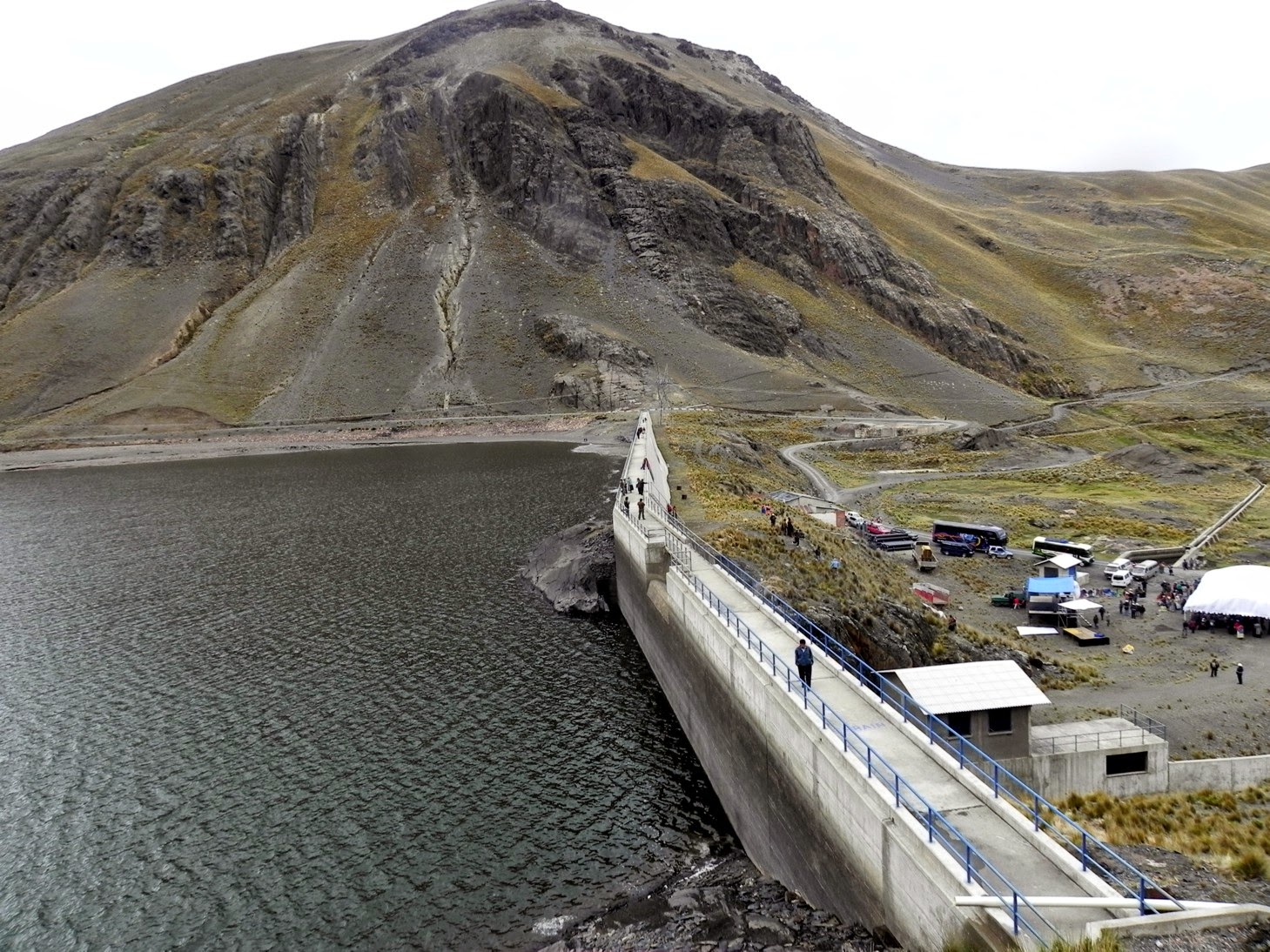 Bolivia muestra avances en los estándares de seguridad de sus represas