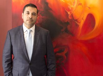 Abogado de empresas analiza el clima de negocios en Bolivia