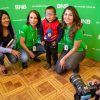 El BNB entrega 350 lentes con medida a niños con discapacidad y de escasos recursos de La Paz
