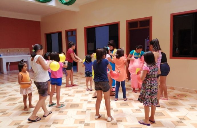 Farmacias Chávez celebró el Día de Reyes en cuatro hogares de niños en Yacuiba