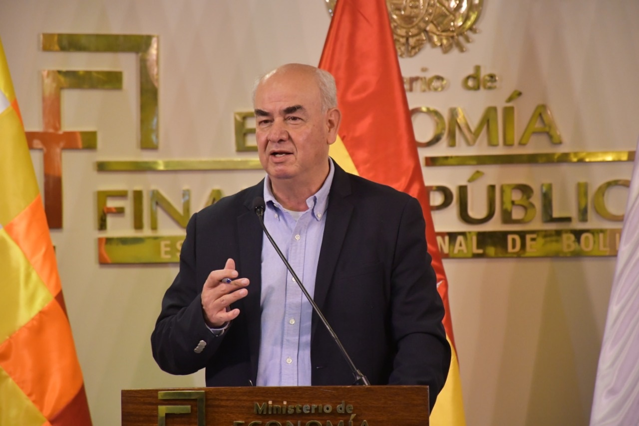 Ministro de Economía anuncia que entidades financieras atenderán ocho horas continuas desde la próxima semana