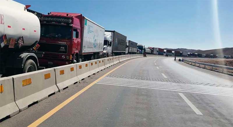 Transporte pesado internacional reporta pérdida de Bs 65 millones por bloqueos