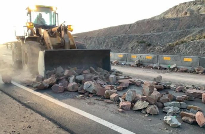 Ministro Arias pide a transportistas sumarse a la querella contra bloqueadores
