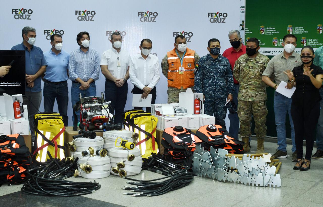 CAINCO, CAO y FEXPOCRUZ entregan equipamiento para bomberos forestales