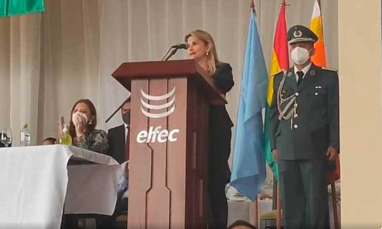 La Presidenta Áñez devuelve a Cochabamba las acciones de ELFEC