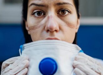 Consejos para proteger la piel del rostro por el uso frecuente de insumos de seguridad