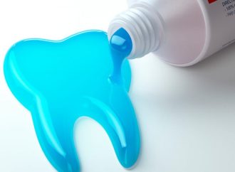 Flúor, un elemento químico importante para la prevención de caries en los niños