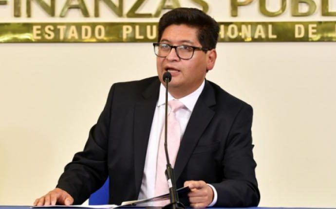 Ministro de Economía anticipa que impuesto a las grandes fortunas será anual y permanente