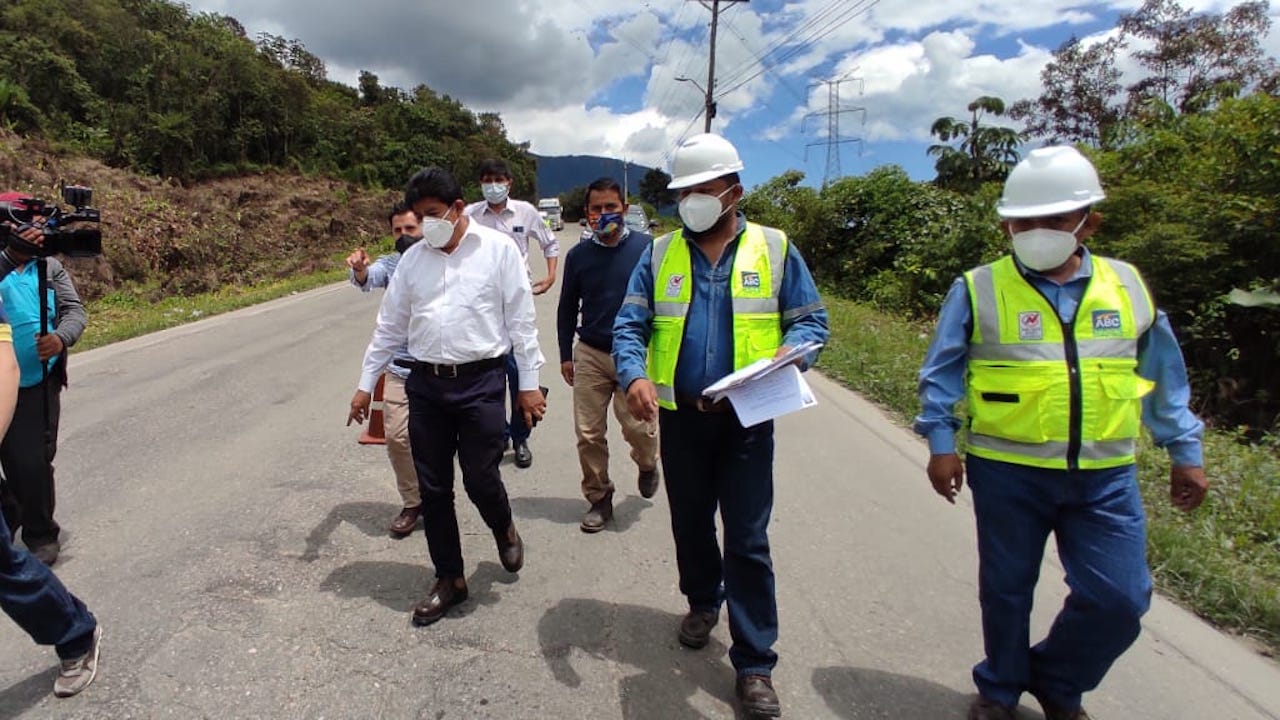 Ministro de Obras Públicas entrega Bs 4,7 millones para el mantenimiento de la vía Cochabamba – Santa Cruz