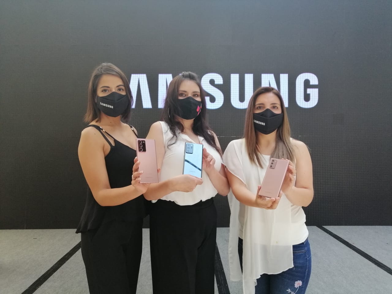 Samsung en las fiestas de fin de año presenta dos campañas para las familias bolivianas
