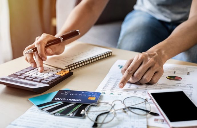 Experto recomienda cinco consejos prácticos para administrar con prudencia sus finanzas en 2021