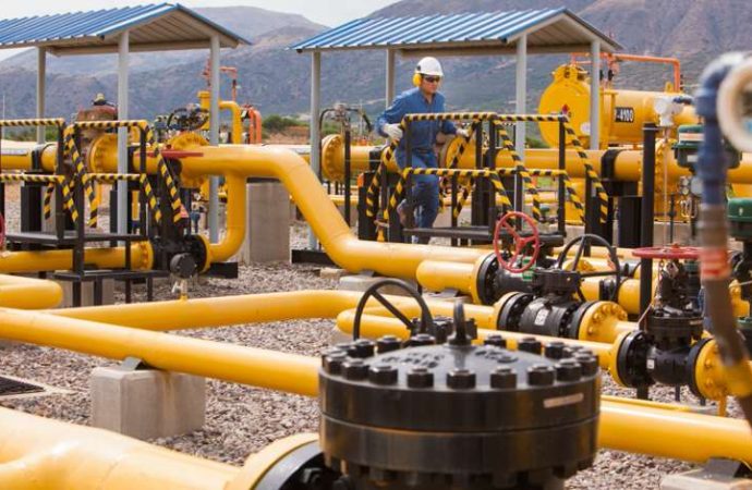Caen ingresos por gas y repuntan exportaciones no tradicionales