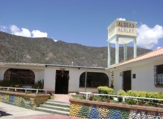BISA Seguros hace entrega de muebles a biblioteca para niños de la Fundación Alalay