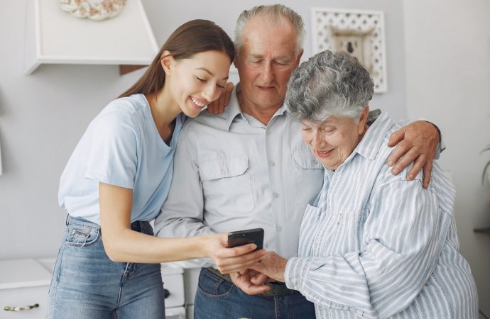 Seis consejos para mejorar el cuidado del adulto mayor en casa