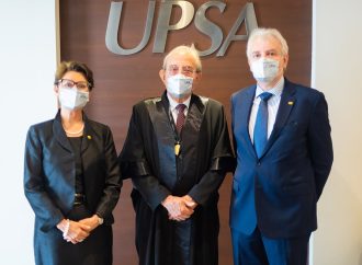 Gastón Mejía es Doctor Honoris Causa por la UPSA