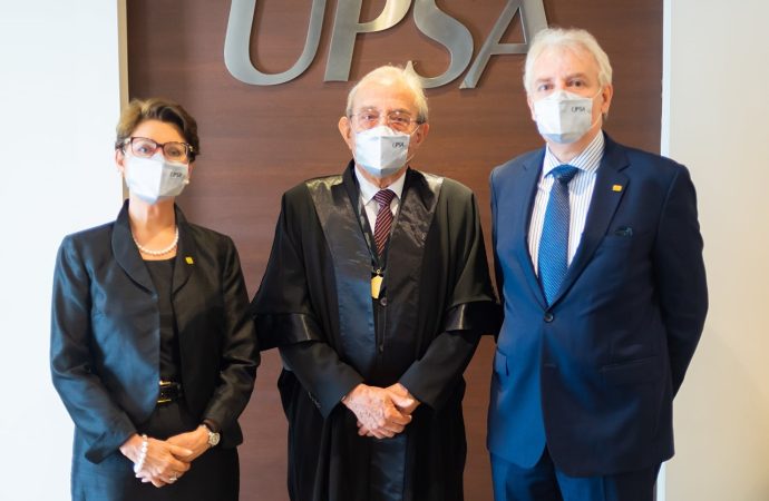 Gastón Mejía es Doctor Honoris Causa por la UPSA