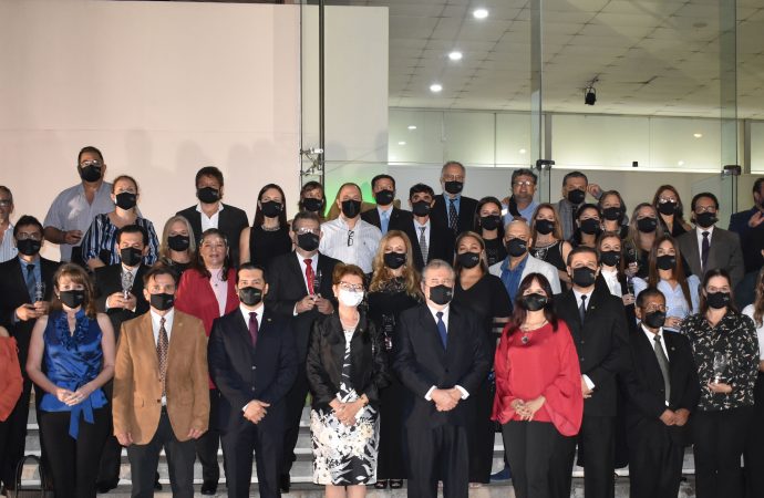 La Universidad Privada de Santa Cruz de la Sierra reconoció a sus graduados titulados en el año 1996 por sus 25 años de ejercicio profesional como graduados UPSA.
