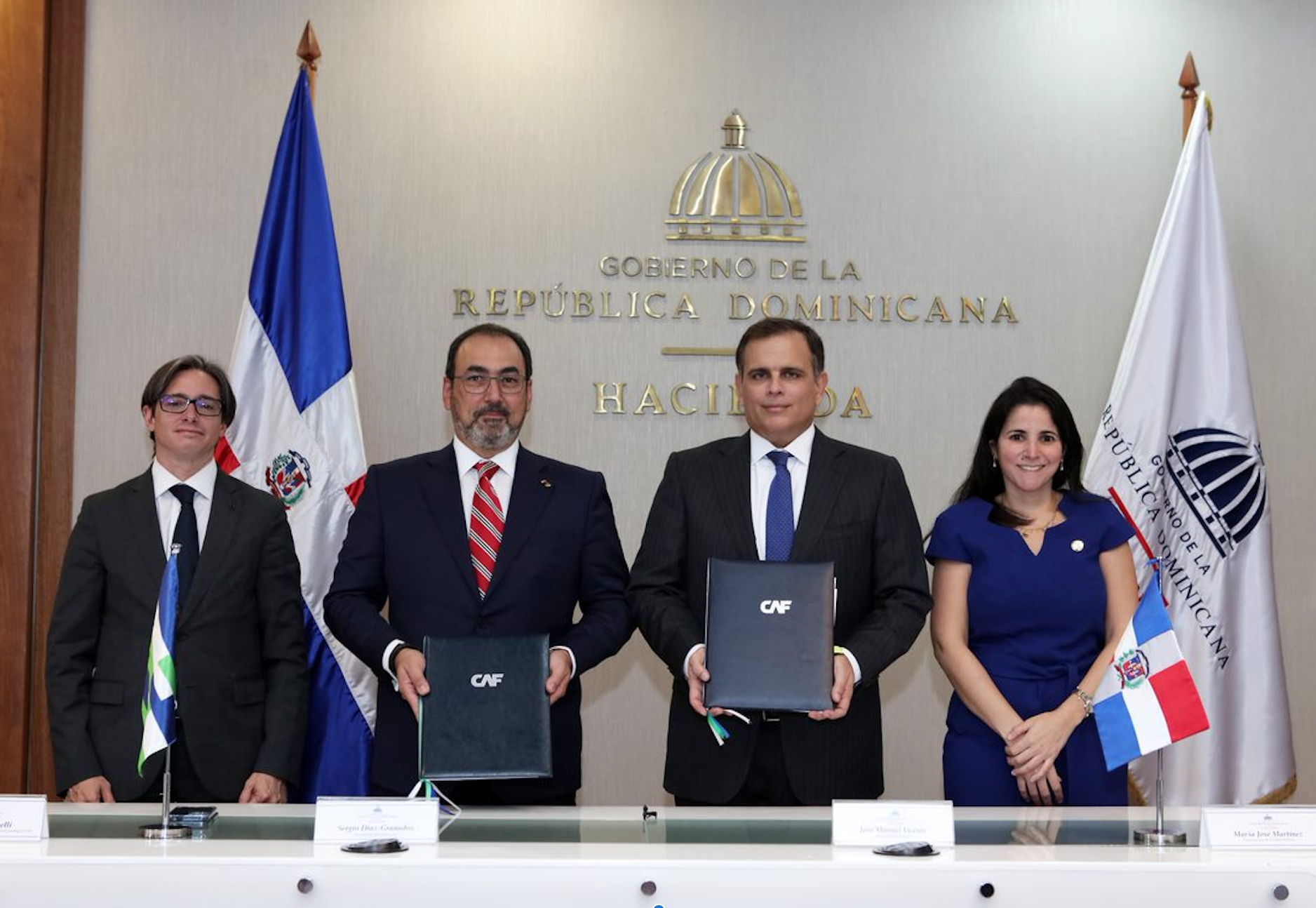 República Dominicana firma convenio para ser miembro pleno de CAF.