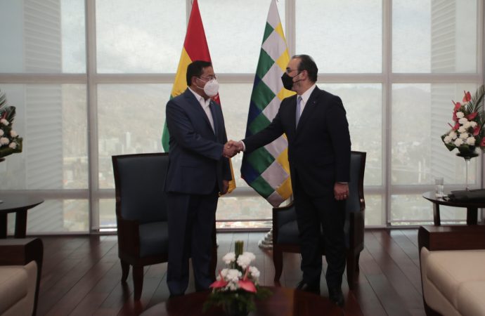 CAF reafirma su apoyo para impulsar la transformación productiva, fortalecimiento del sector salud y el desarrollo de obras viales en Bolivia.