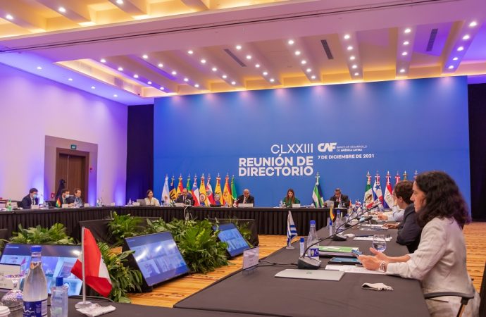 Bolivia refuerza su plan de vacunación contra la Covid-19 y hará la doble vía Confital-Bombeo con USD 218 millones de CAF.