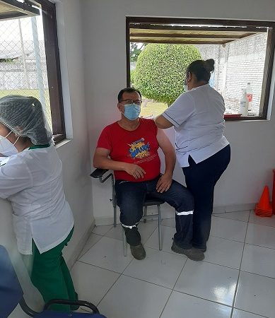 Kimberly-Clark promueve la inmunización de a sus colaboradores y familiares.