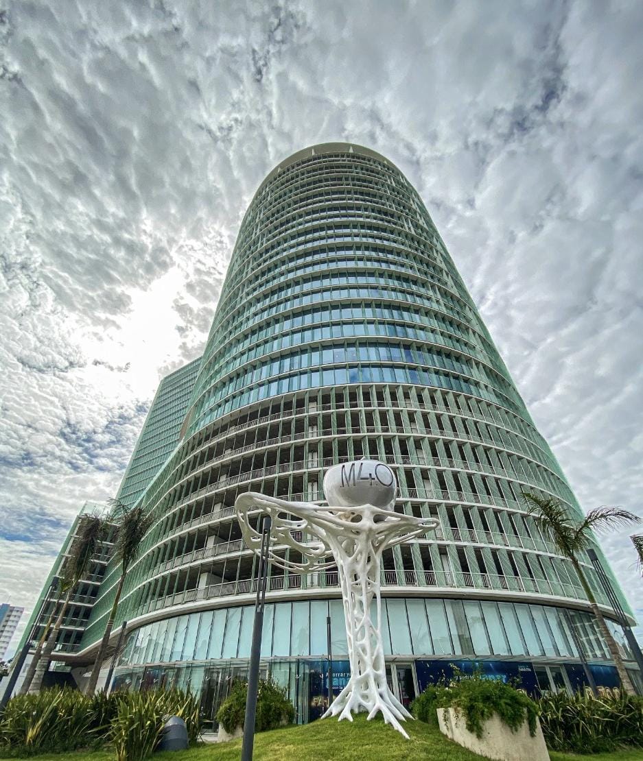 Considerado el edificio empresarial más moderno e imponente del país