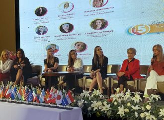 CEO DE LABORATORIOS BAGÓ DE BOLIVIA PARTICIPÓ EN EL ENCUENTRO DE MUJERES LÍDERES MÁS IMPORTANTE DEL PAÍS