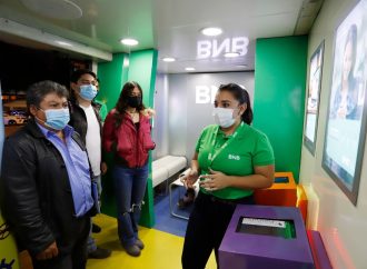 Bus del BNB lleva educación financiera a zonas rurales del país