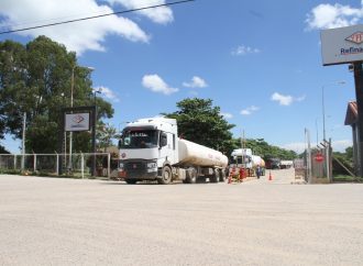 YPFB presenta cifras que muestran que importa diésel a menor precio que las mineras