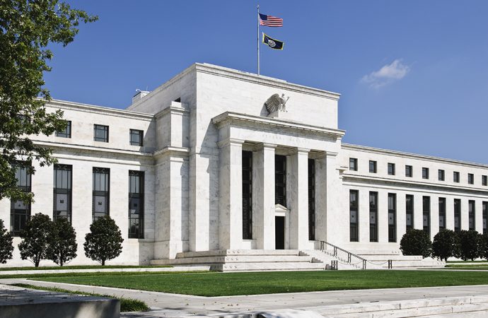 Fed sube sus tasas de interés en 25 puntos básicos e insinúa una posible pausa