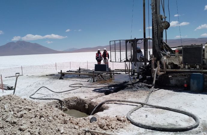 YLB explorará cinco salares perforando 63 pozos