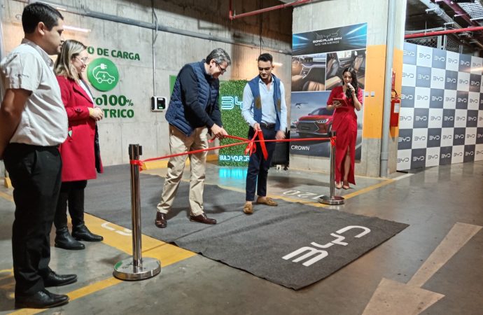 BYD inaugura estación de carga para vehículos eléctricos en el Edificio Manzana 40