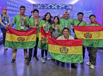 Bolivia destaca en robótica y logra medalla de bronce en el First Global Challenge 2023 en Singapur