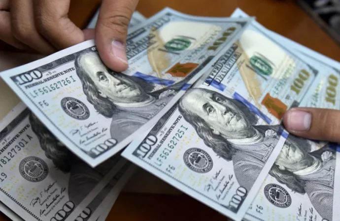 Beneficiarios de remesas en Bolivia recibirán montos completos en la moneda original