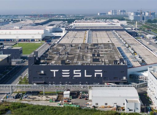 Internacional: Tesla sigue adelante con su fábrica en Shanghái a pesar de las tensiones comerciales