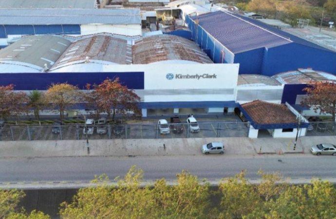 Kimberly-Clark se despide de Bolivia: Vende sus activos a Empacar tras 25 años