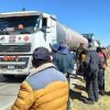 Crisis por bloqueos en Bolivia: cisternas con combustible varadas en zonas de riesgo