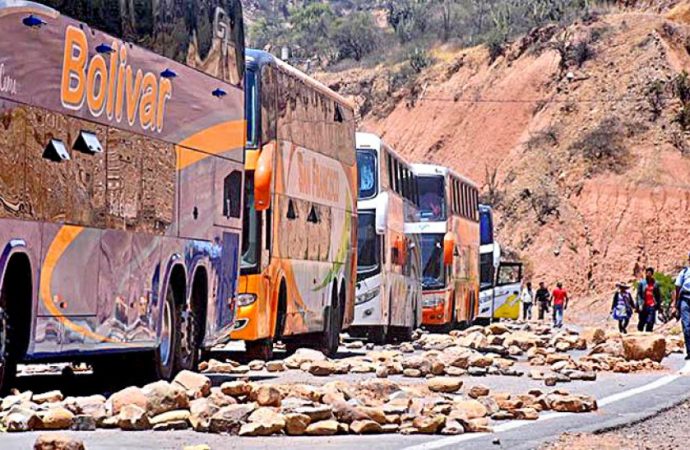 Prolongados bloqueos en Bolivia agravan crisis económica y comercial