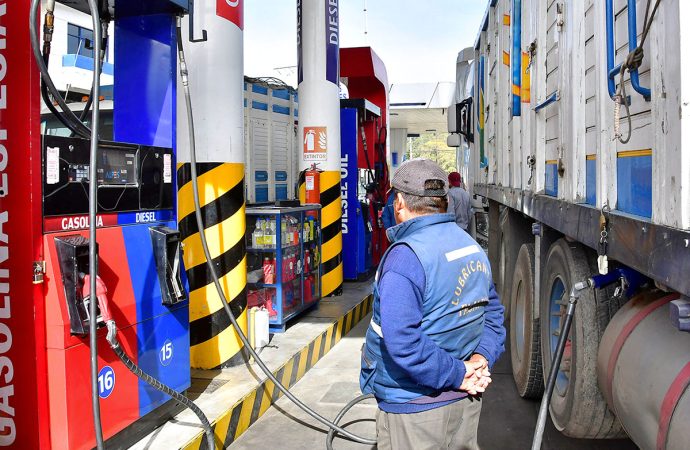 Nueva semana de conflictos con bloqueos y escasez de combustible