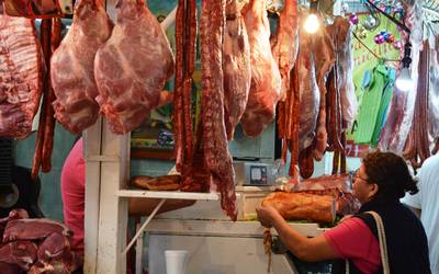 El precio de la carne de res y pollo aumenta en Bolivia por efectos climáticos y escasez