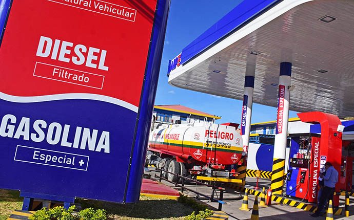 La economía boliviana sostiene el subsidio a combustibles como pilar clave